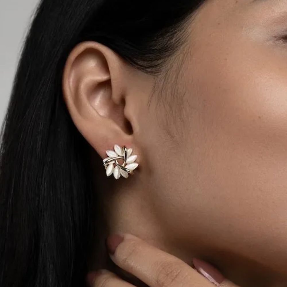 PAIRE DE BOUCLES D'OREILLES OPAL EN FORME DE PÉTAL
