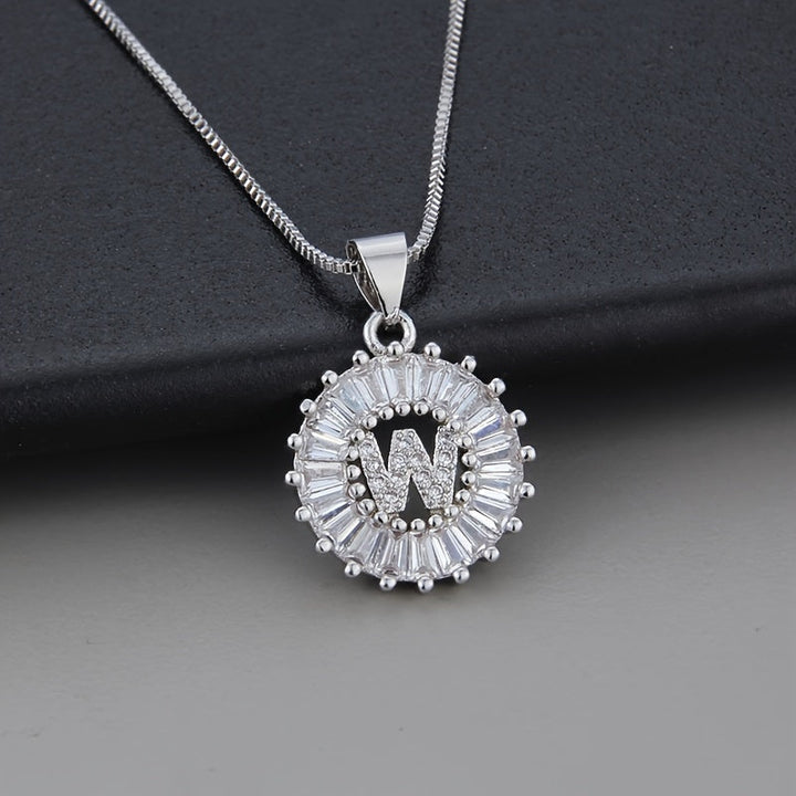 Collier en or blanc avec initiale "Z" et zirconiums