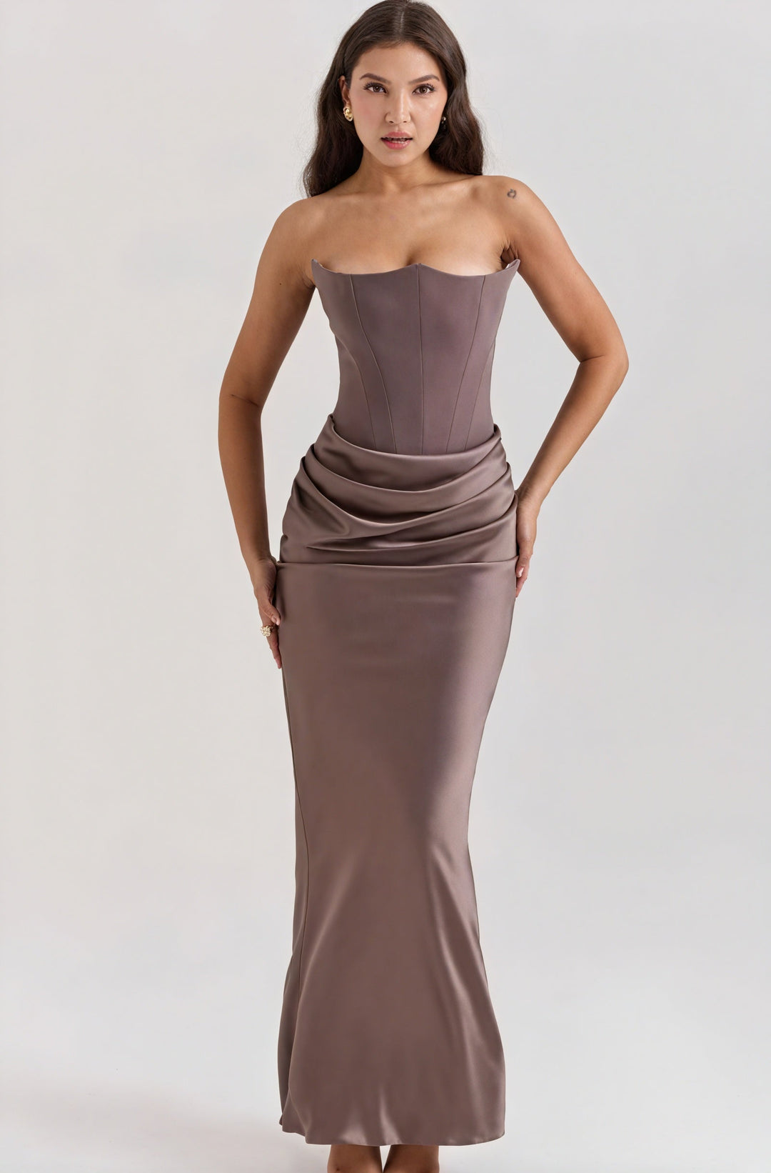 Robe Sans Bretelles : Élégance Intemporelle pour Occasions Spéciales