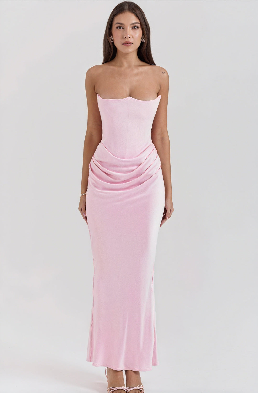 Robe Sans Bretelles : Élégance Intemporelle pour Occasions Spéciales