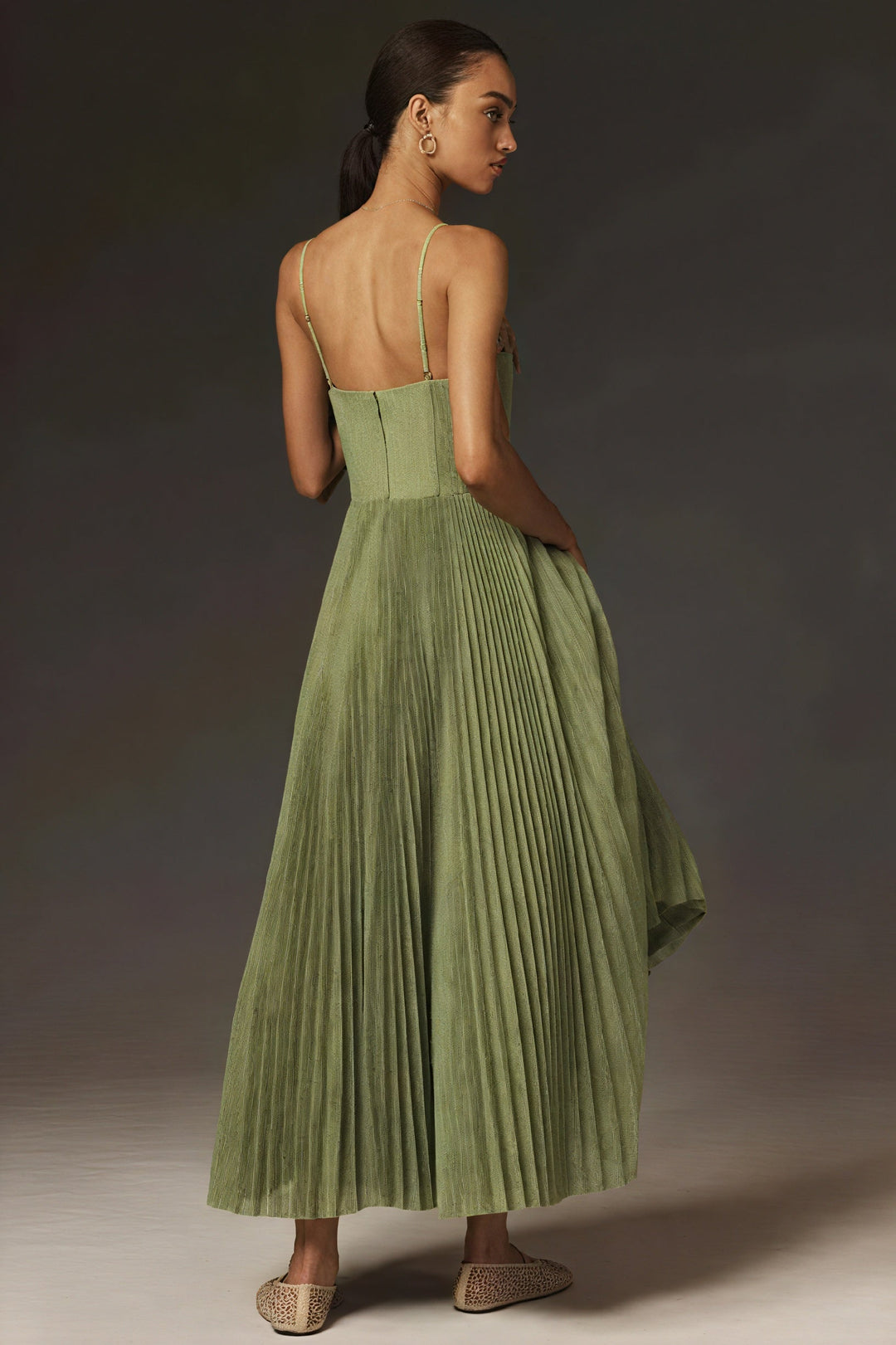 Robe Midi : Élégance Raffinée pour Occasions Spéciales