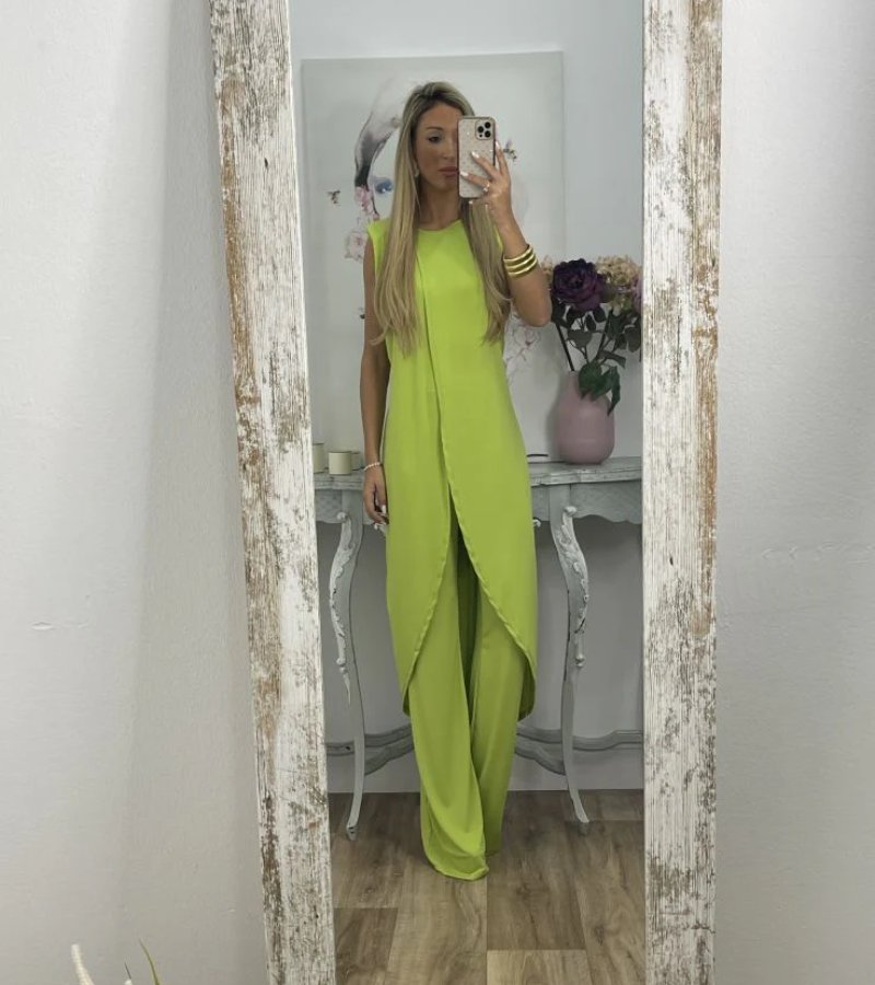 Flavia - Chic Sleeveless Ensemble