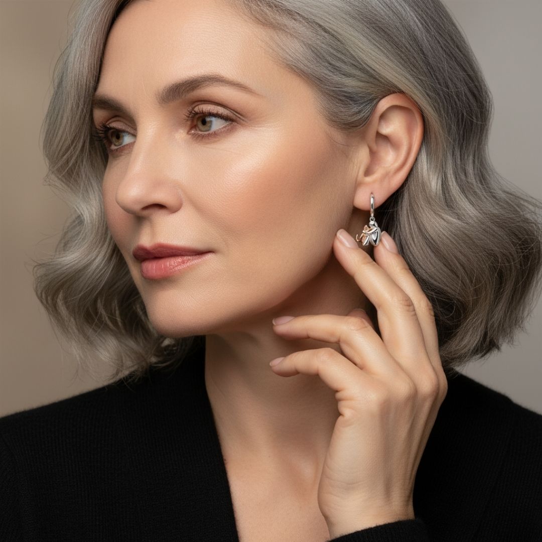 Lily™ - Boucles d'oreilles Chat Icônique avec Fermoir Rond