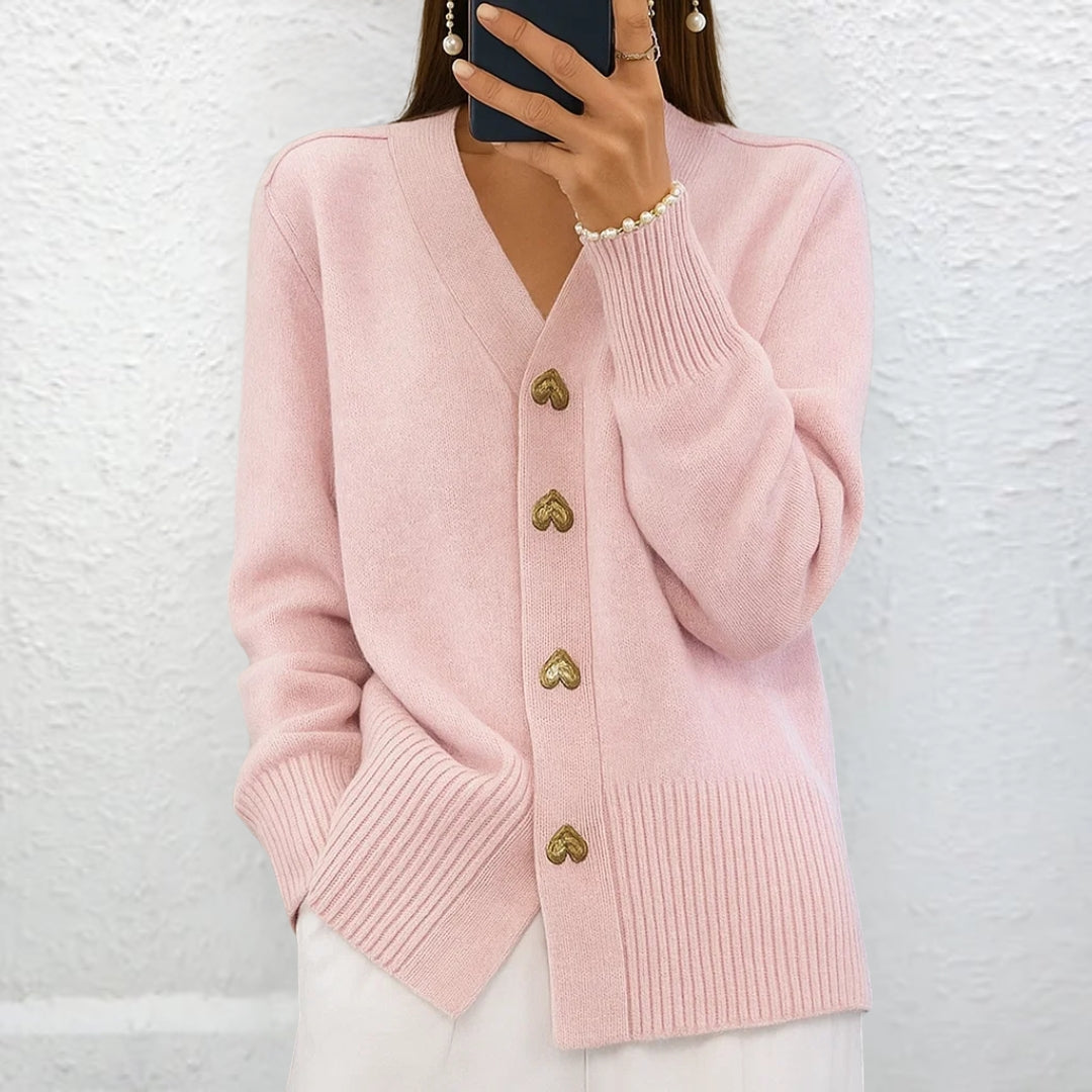 Lydia™ | Pull élégant avec boutons en forme de cœur