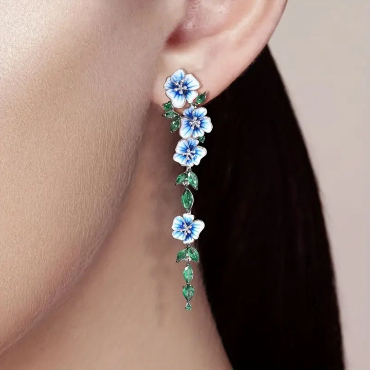 PAIRE DE BOUCLES D'OREILLES EN CHAÎNE AVEC FLEUR BLEUE