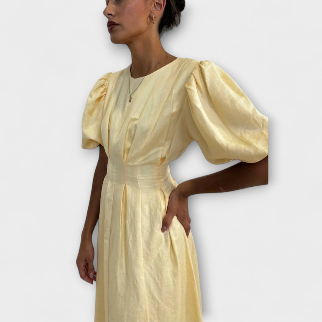 Josephine - Maxi robe en couleur jaune beurre avec design respirant