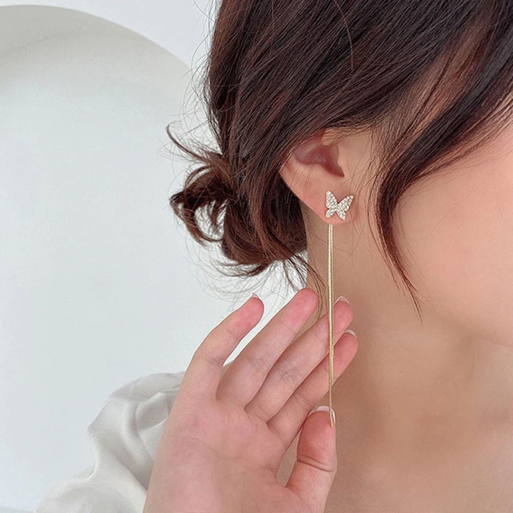 PAIRE DE BOUCLES D'OREILLES EN FORME DE PAPILLON