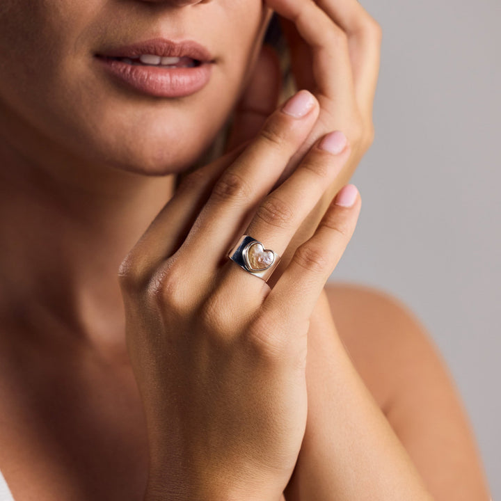 Bague de sceau large avec cœur en argent sterling 925 et perle d'eau douce naturelle - comme vu sur Insta