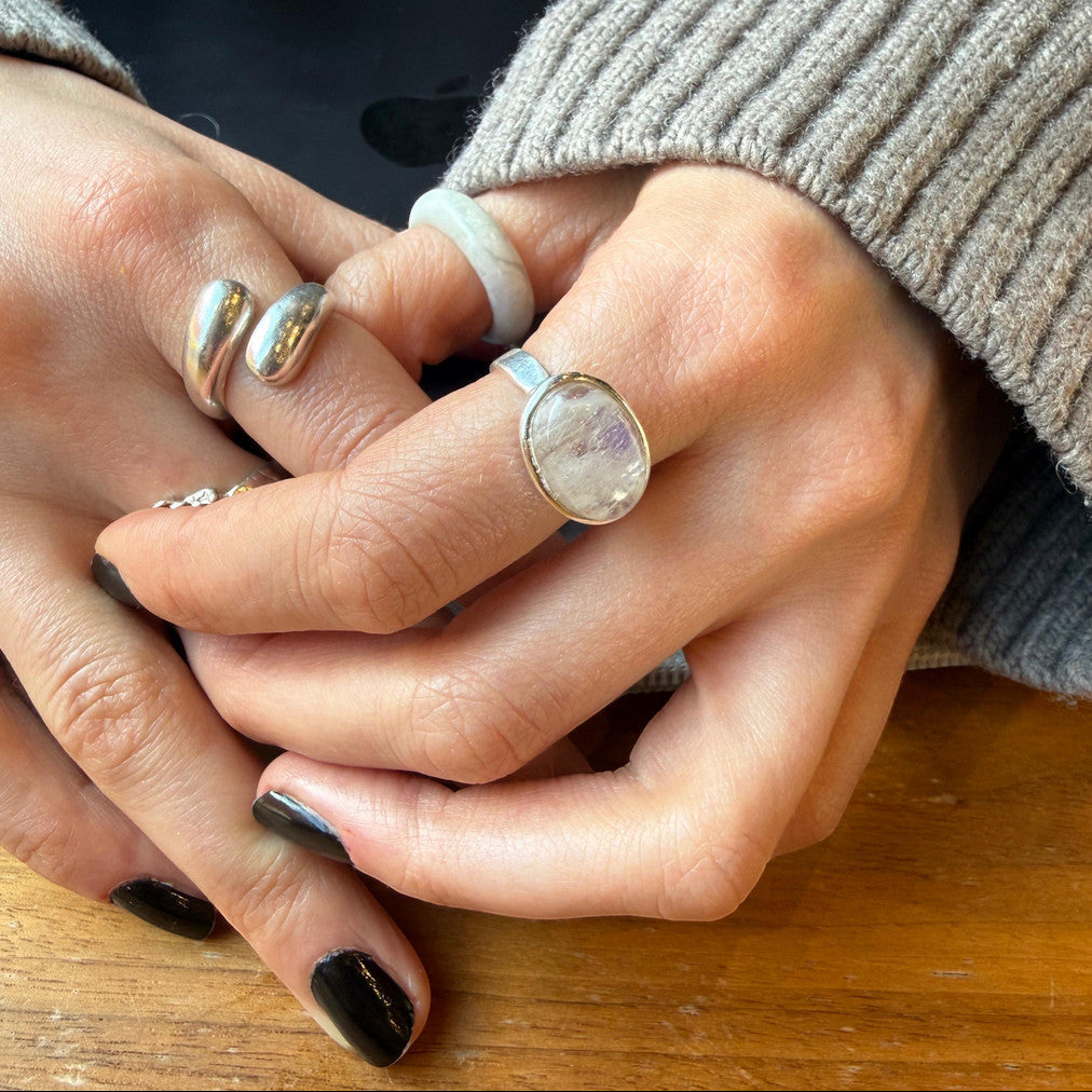 Grande Bague Ovale en Pierre de Lune en Argent Sterling 925 – Fait Main