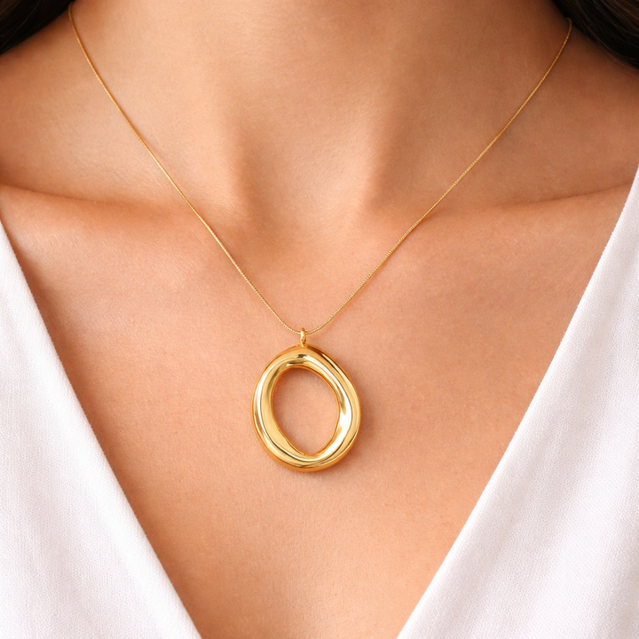 Collier Ovale en Métal Doré