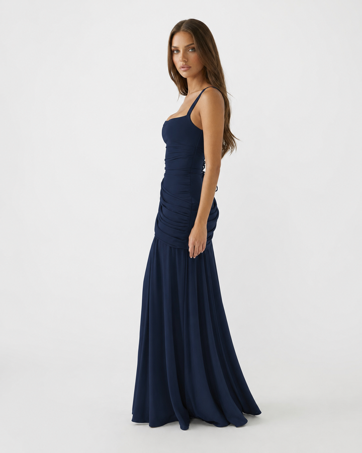 ENIE | Robe Maxi avec Encolure Angulaire Raffinée