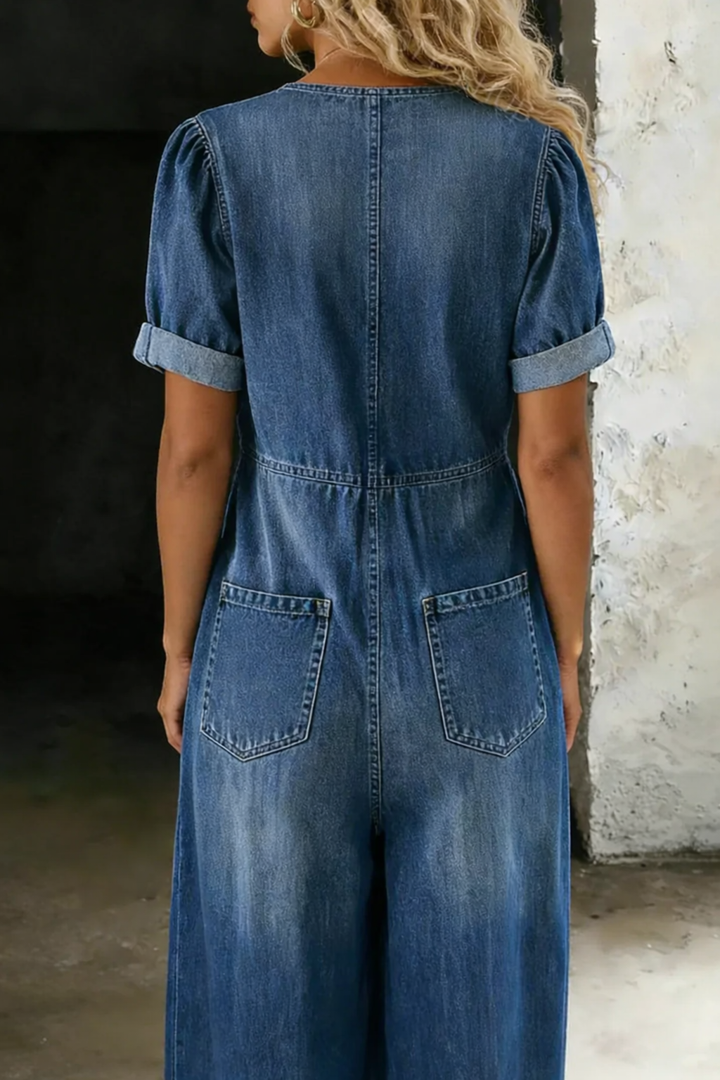 Maya | Combinaison à décolleté en V avec manches courtes