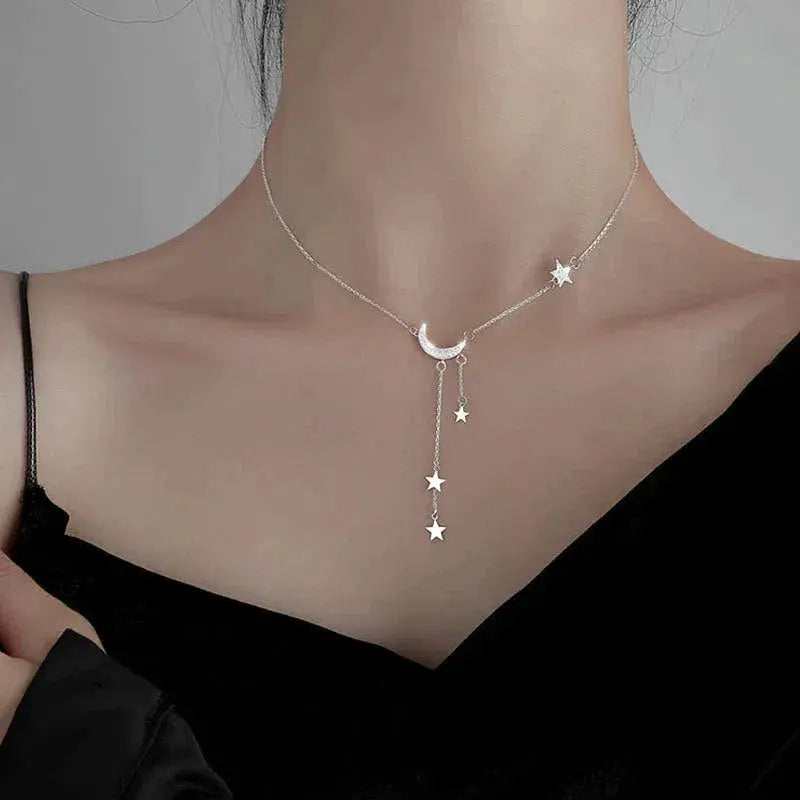 Collier en argent élégant avec lune et étoiles