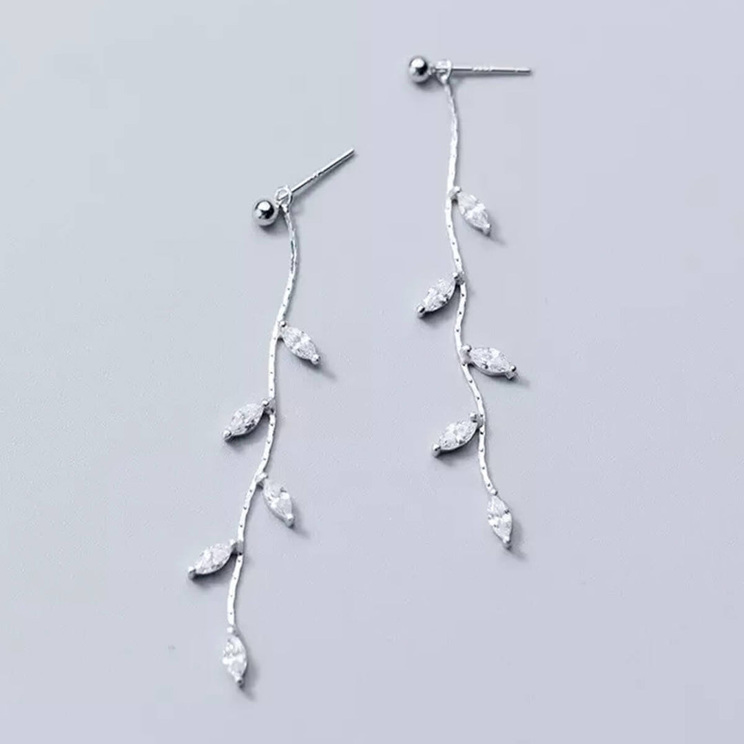 PAIRE DE BOUCLES D'OREILLES PENDANTES EN FORME DE FEUILLES