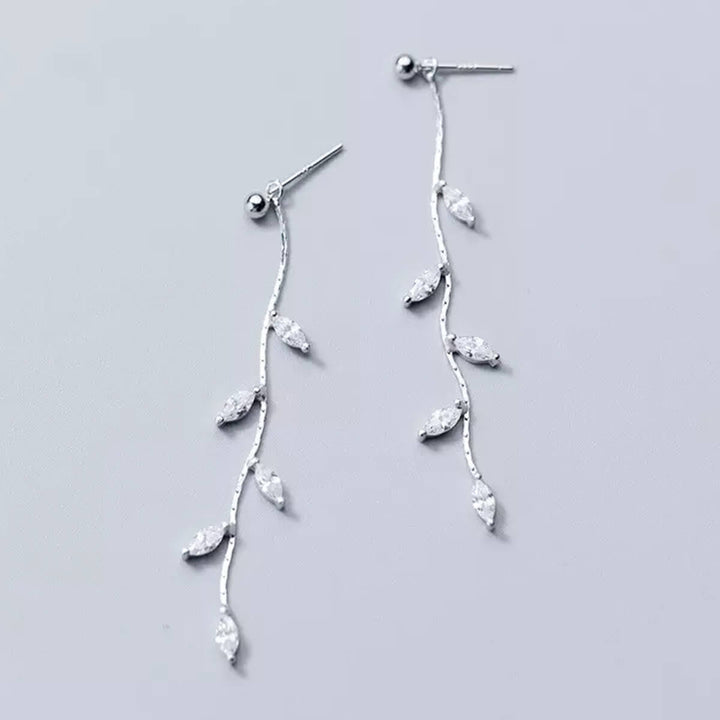PAIRE DE BOUCLES D'OREILLES PENDANTES EN FORME DE FEUILLES