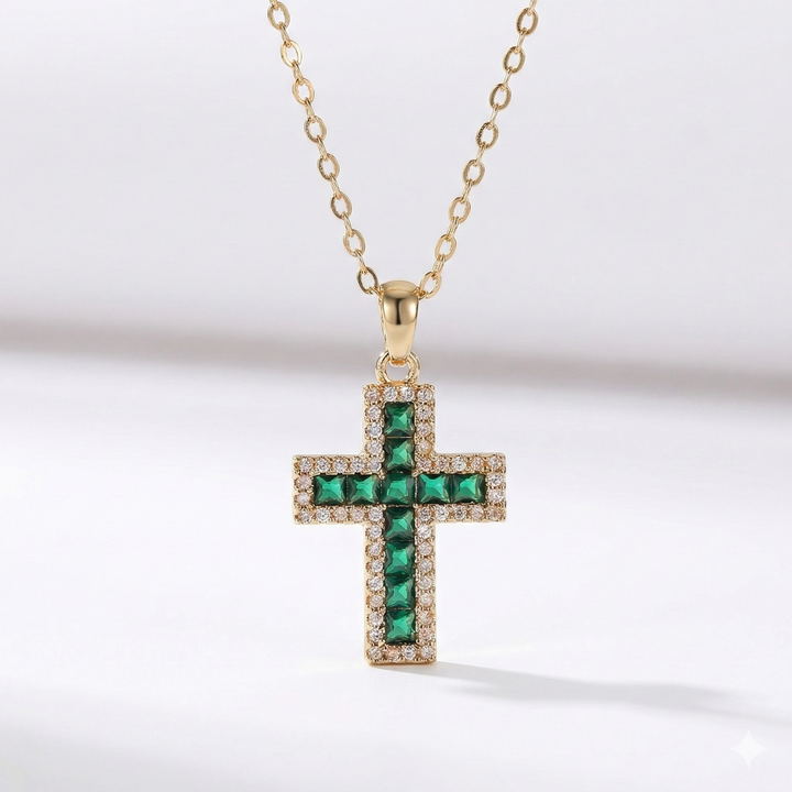 Pendentif Croix Émeraude Solene sur Chaîne en Or
