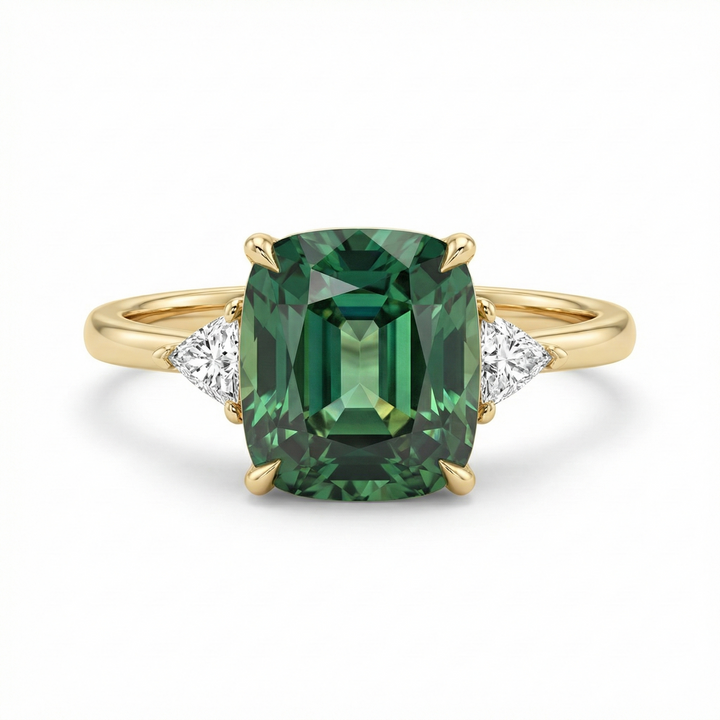 Bague en or avec pierres précieuses vertes inspirée du vintage