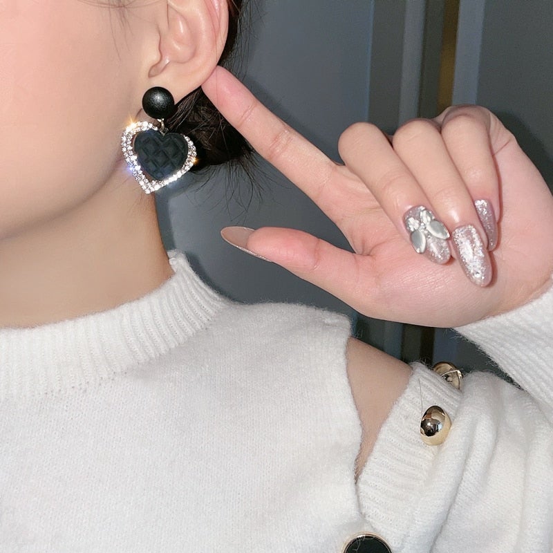 Boucles d'oreilles en forme de cœur noires en or