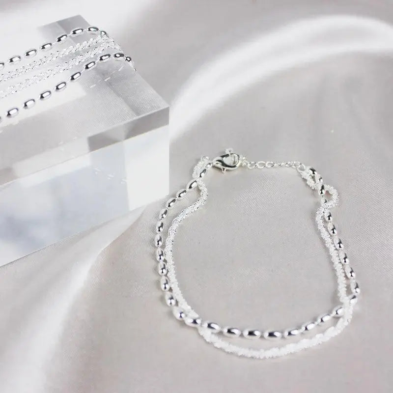 Élégant ensemble de bracelets en argent avec des pierres de zirconium