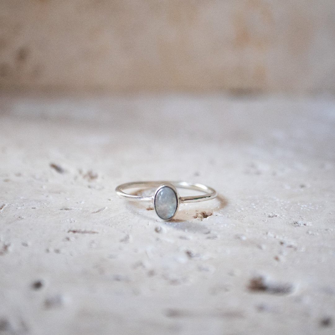 Bague en pierre de lune fine avec pierre ovale en argent sterling 925 fait main