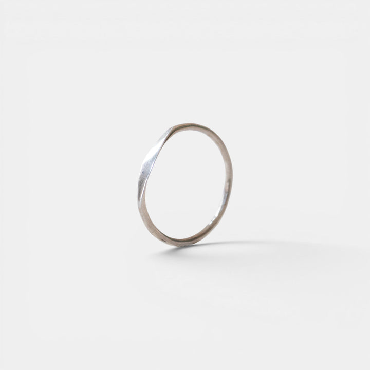 Jolie petite bague sigillaire en argent sterling 925, faite à la main