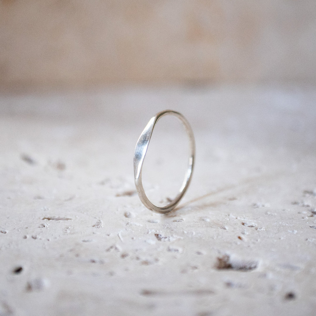 Jolie petite bague sigillaire en argent sterling 925, faite à la main