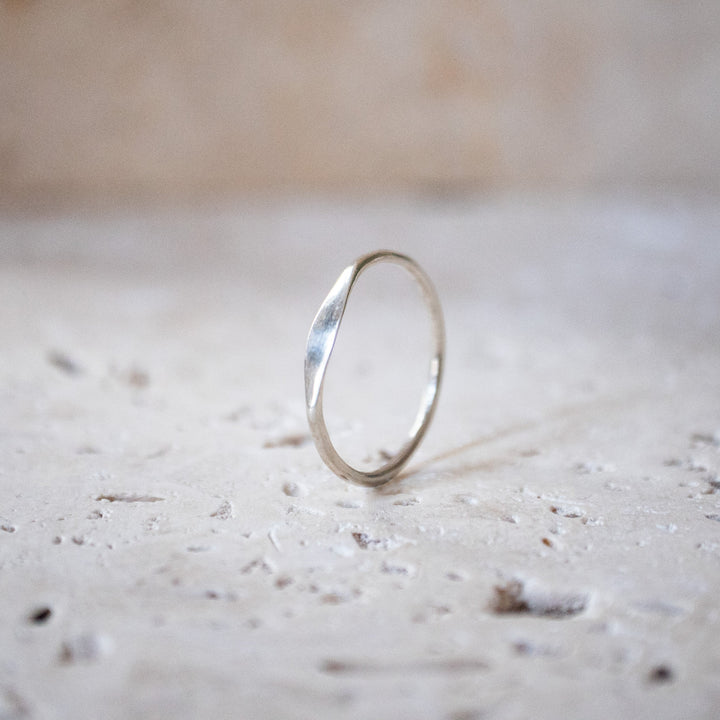 Jolie petite bague sigillaire en argent sterling 925, faite à la main