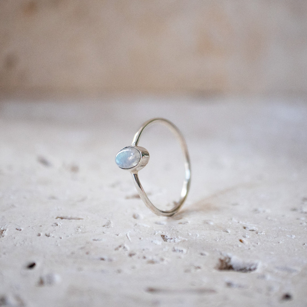 Bague en pierre de lune fine avec pierre ovale en argent sterling 925 fait main