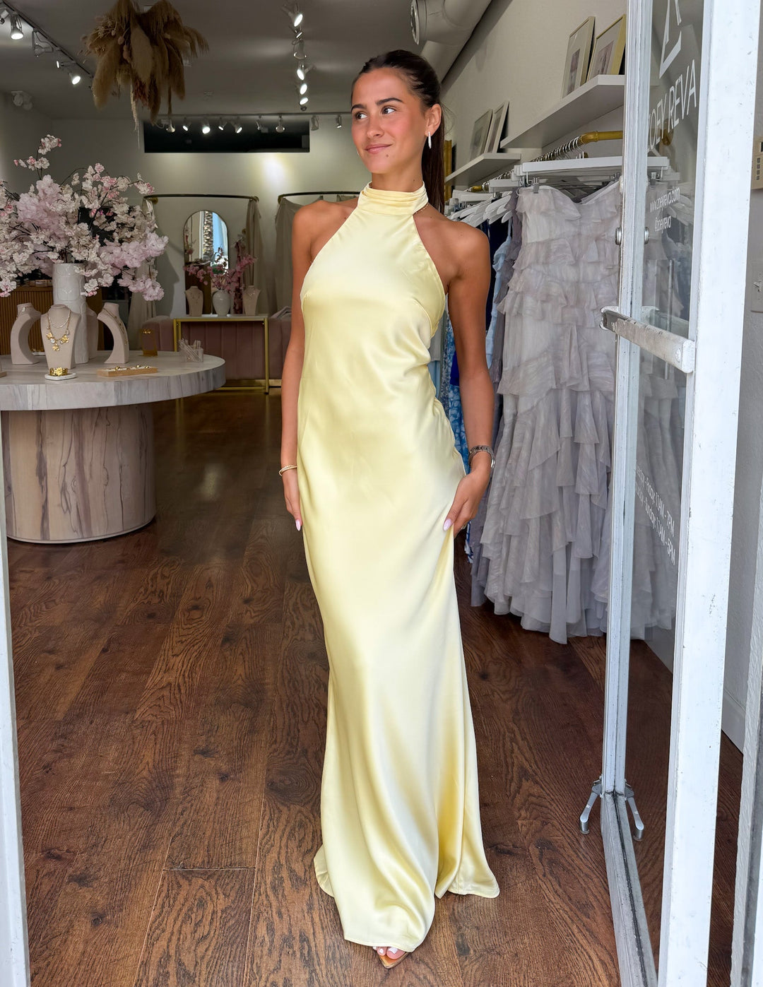 ZEYNEP | Robe Maxi Satinée Élégante avec Découpe Halter