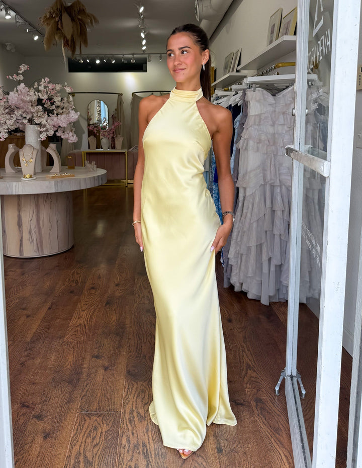 ZEYNEP | Robe Maxi Satinée Élégante avec Découpe Halter
