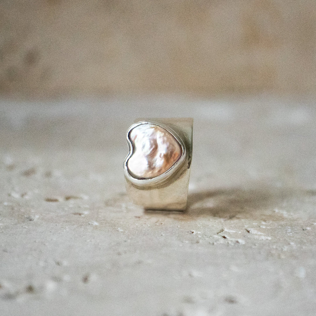 Bague de sceau large avec cœur en argent sterling 925 et perle d'eau douce naturelle - comme vu sur Insta