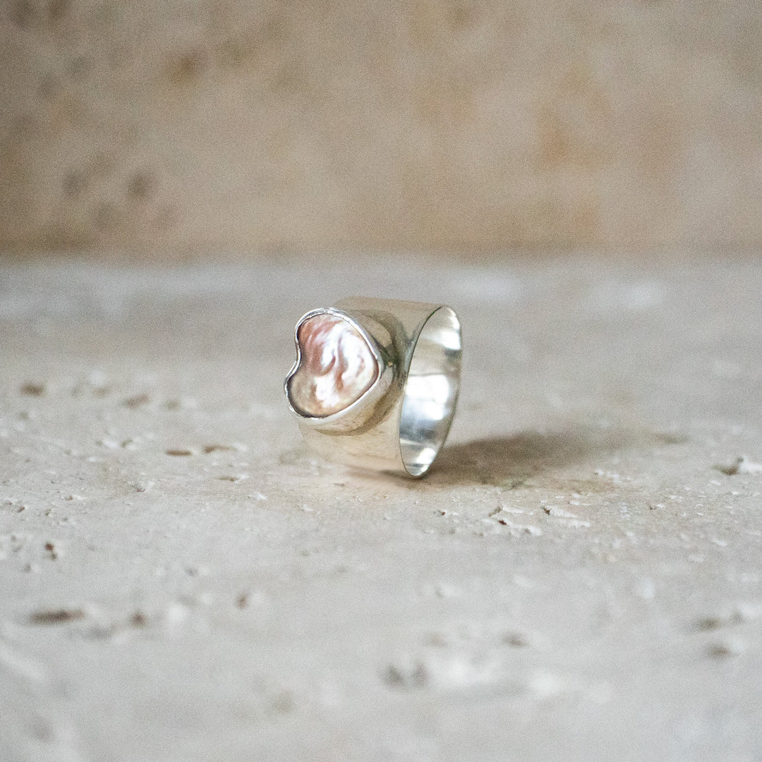 Bague de sceau large avec cœur en argent sterling 925 et perle d'eau douce naturelle - comme vu sur Insta