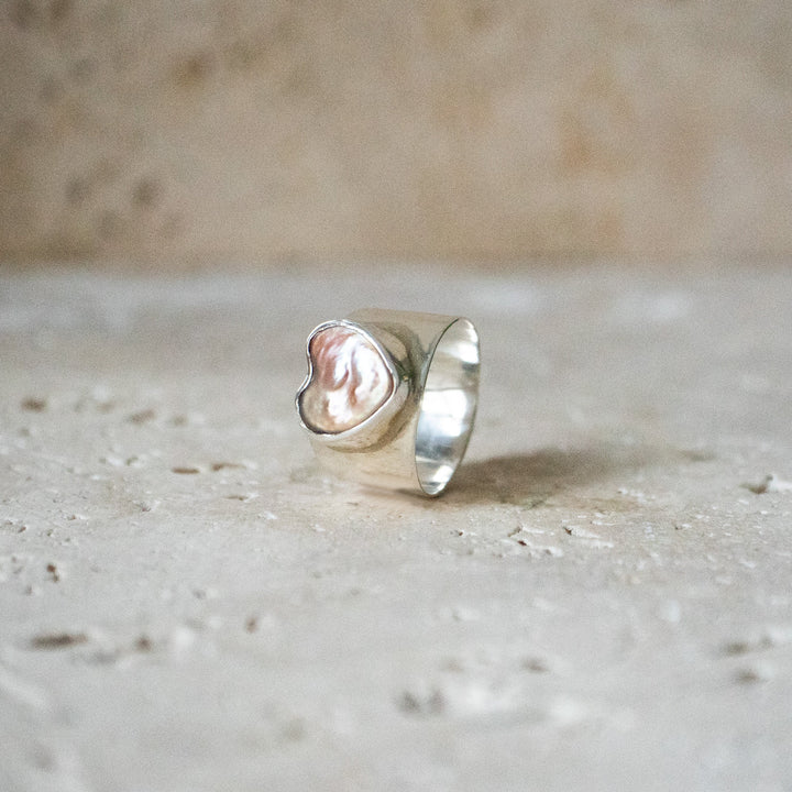 Bague de sceau large avec cœur en argent sterling 925 et perle d'eau douce naturelle - comme vu sur Insta