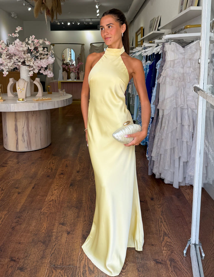 ZEYNEP | Robe Maxi Satinée Élégante avec Découpe Halter