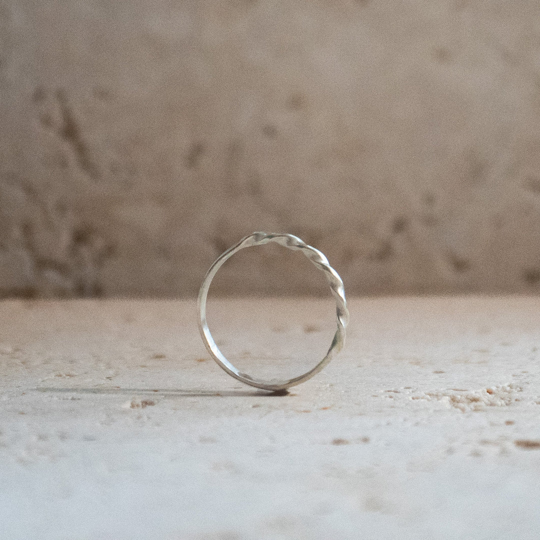 Bague fine en argent sterling 925 fabriquée à la main