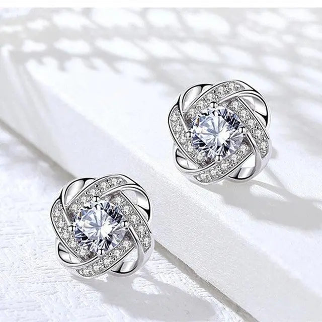 Boucles d'oreilles en spirale dorées avec des cristaux