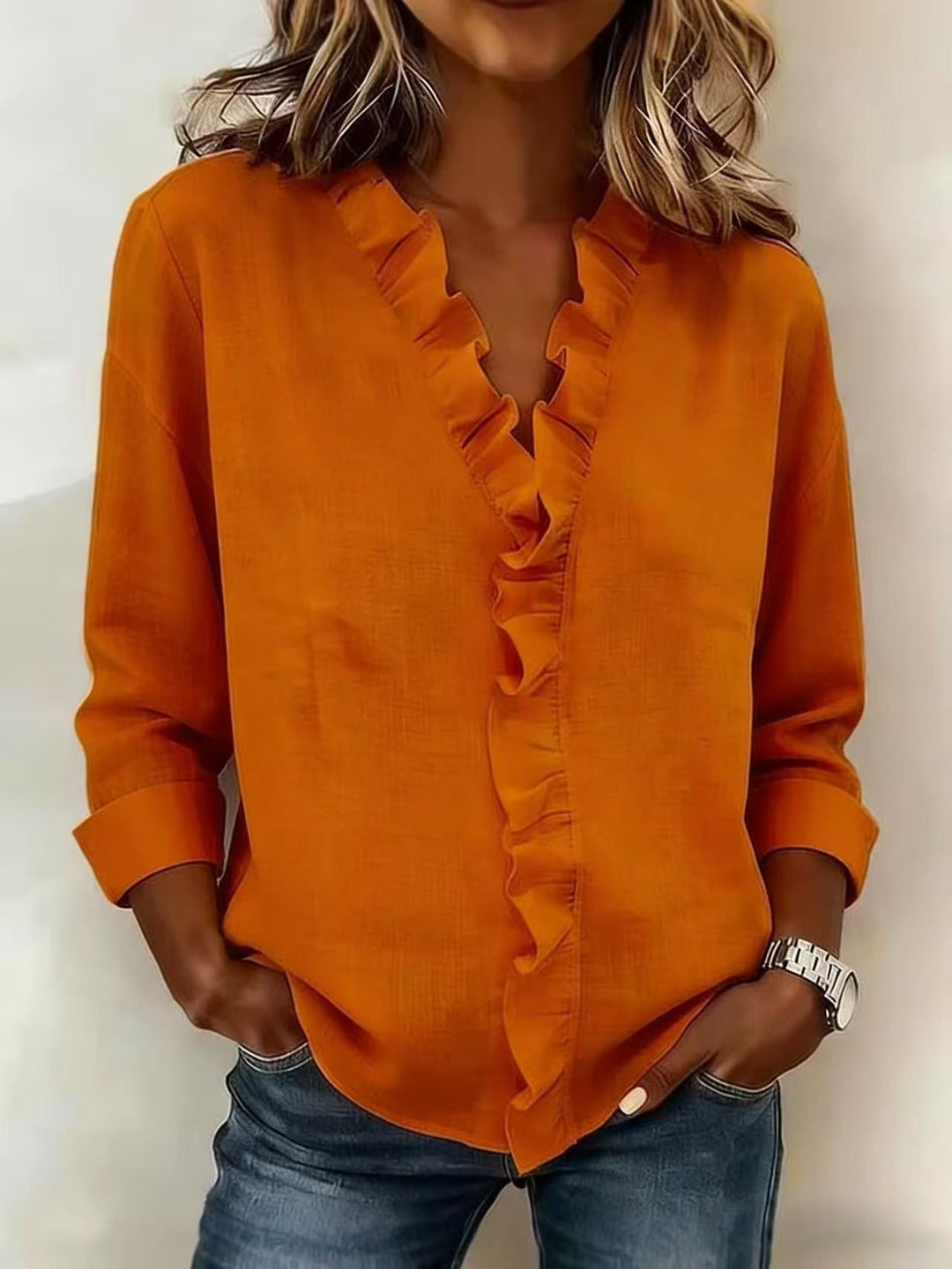 Chiara™ | Blouse à décolleté en V et volants délicats