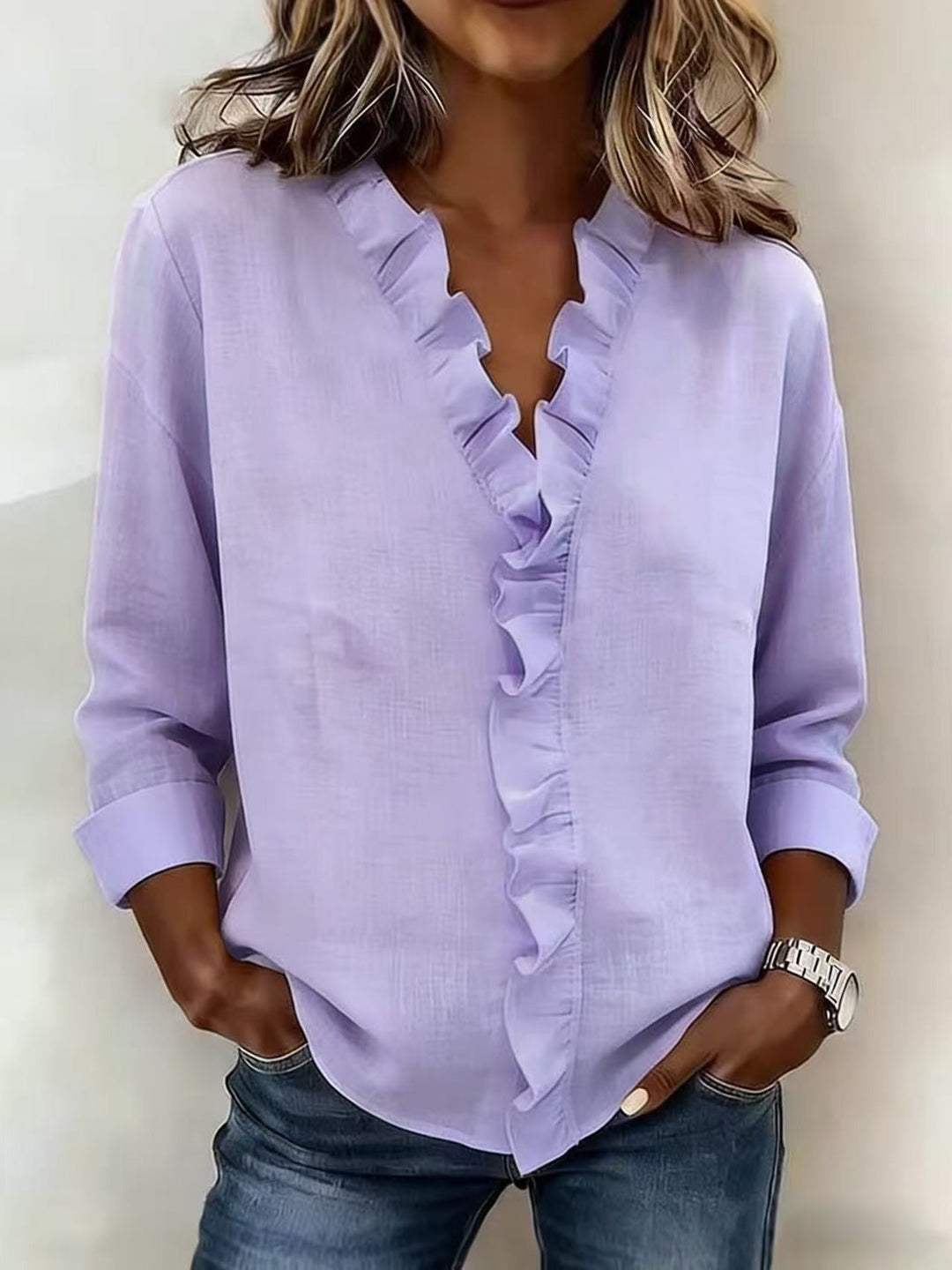Chiara™ | Blouse à décolleté en V et volants délicats