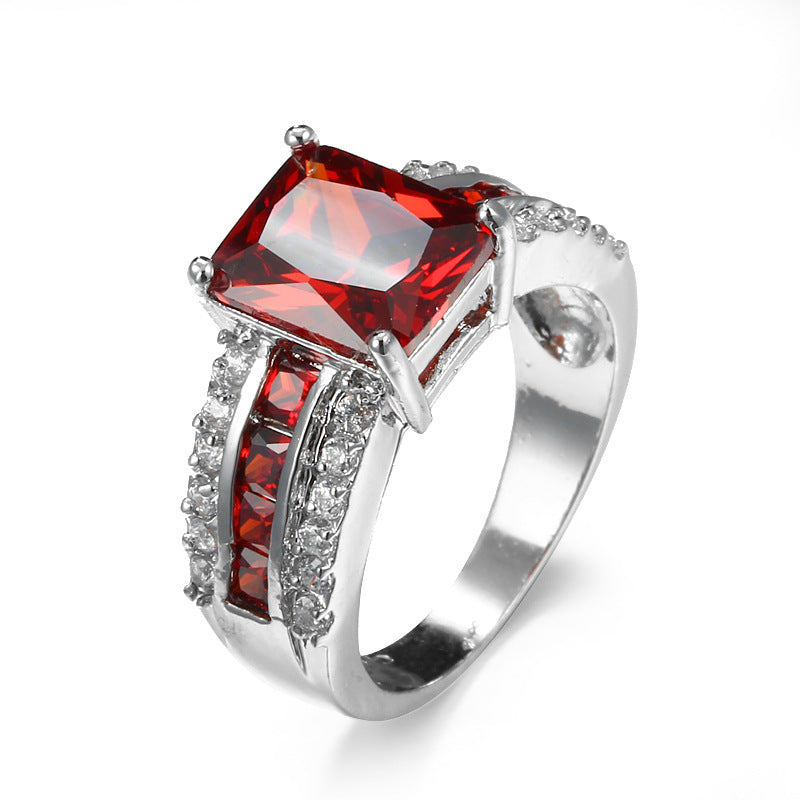 Bague en Argent avec Rubis au Design à Bande Divisée