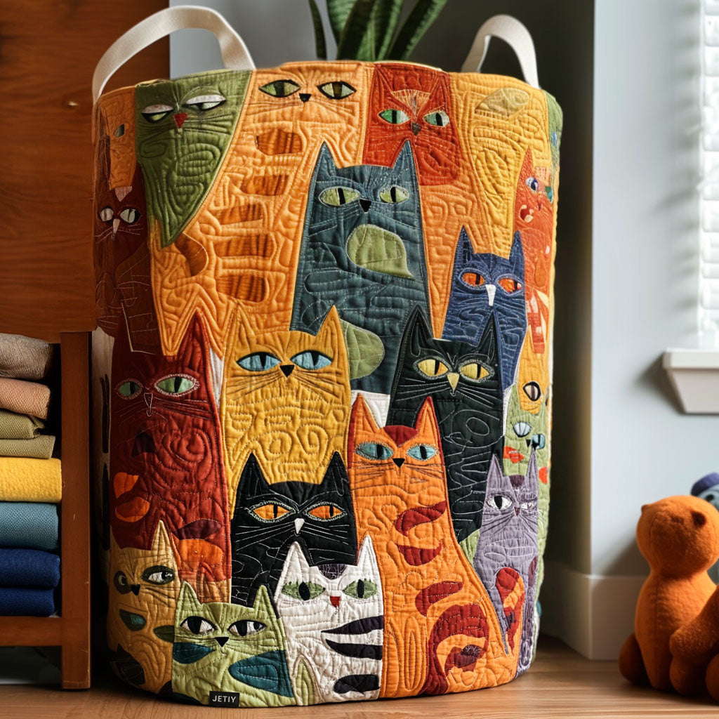Panier rembourré avec un groupe de chats