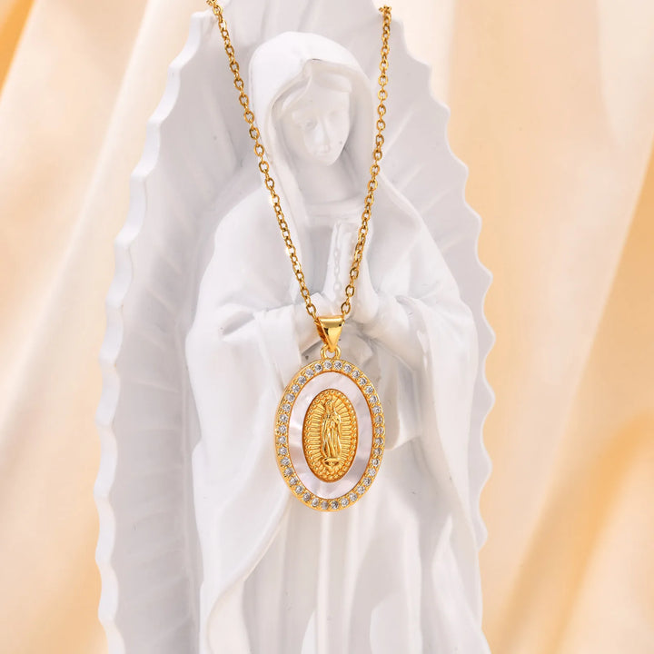 Collier avec Pendentif Ovale de la Vierge en Or