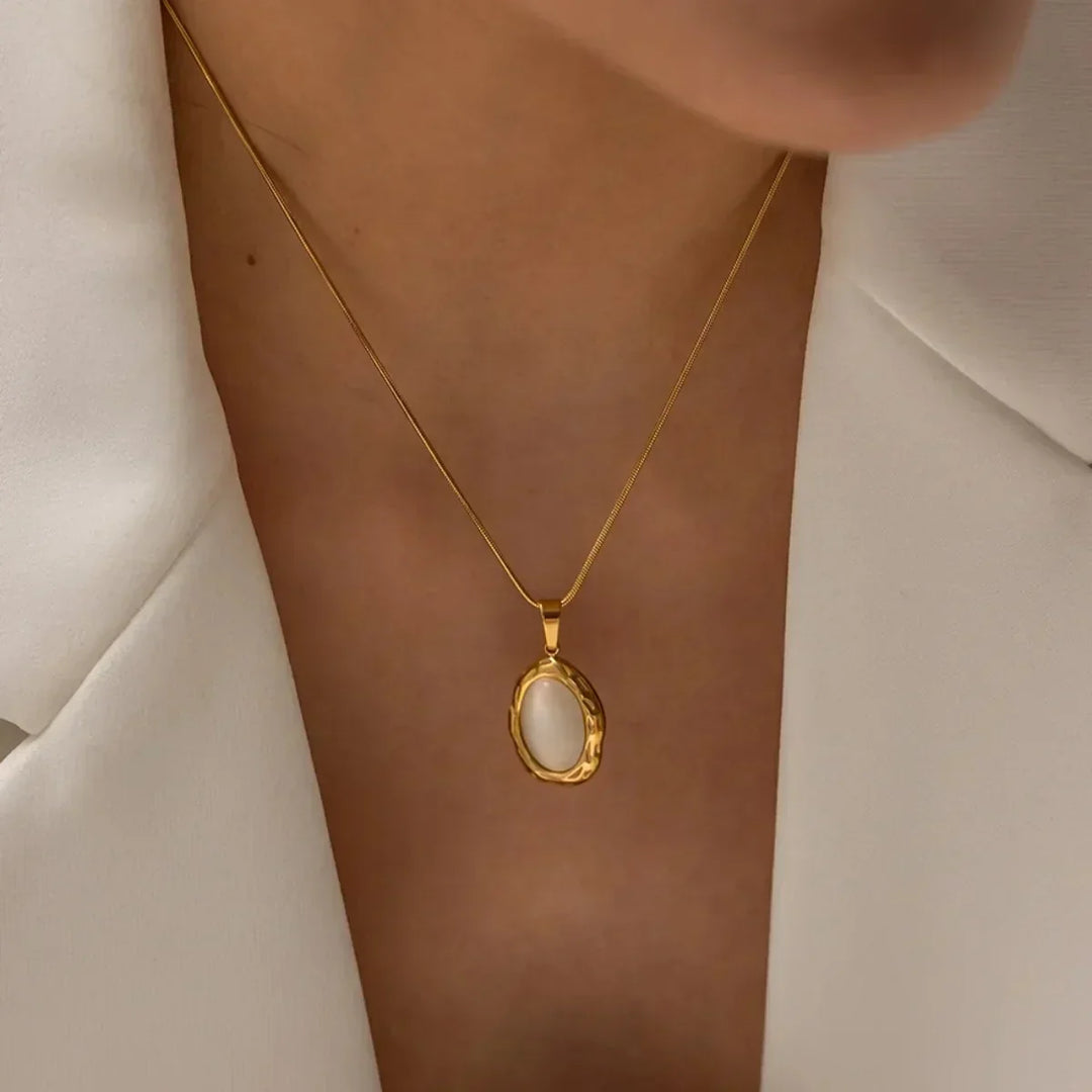 Collier en Or Doré avec Opale Œil de Chat