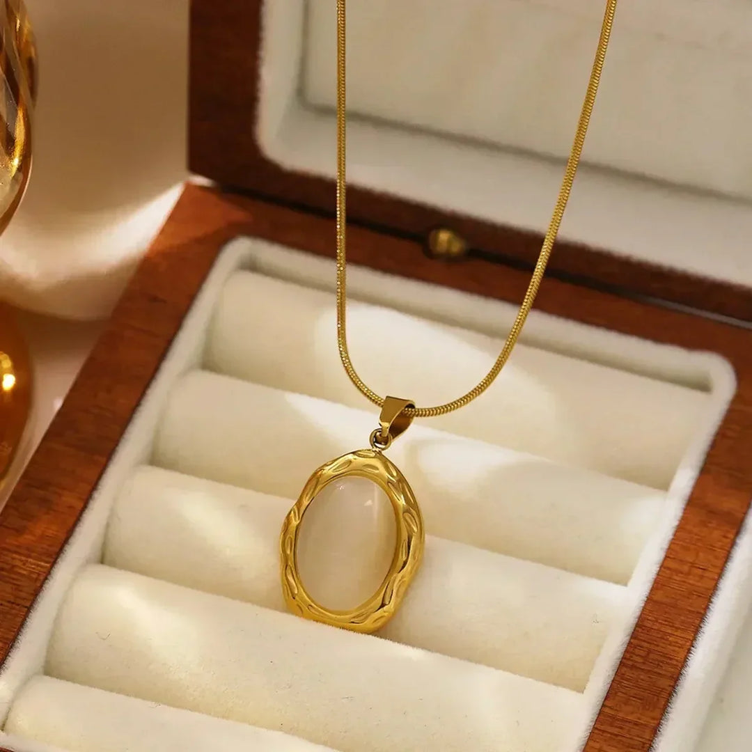 Collier en Or Doré avec Opale Œil de Chat