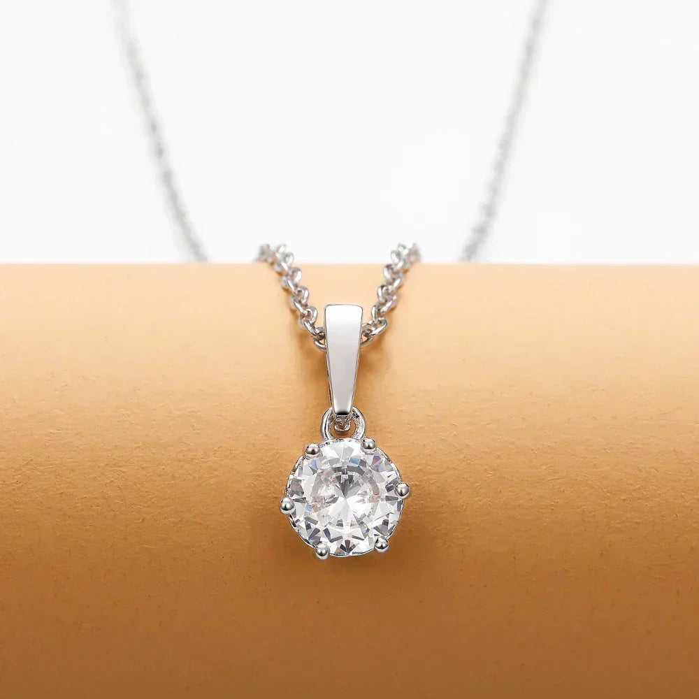Collier Classique avec Pendentif en Zircon