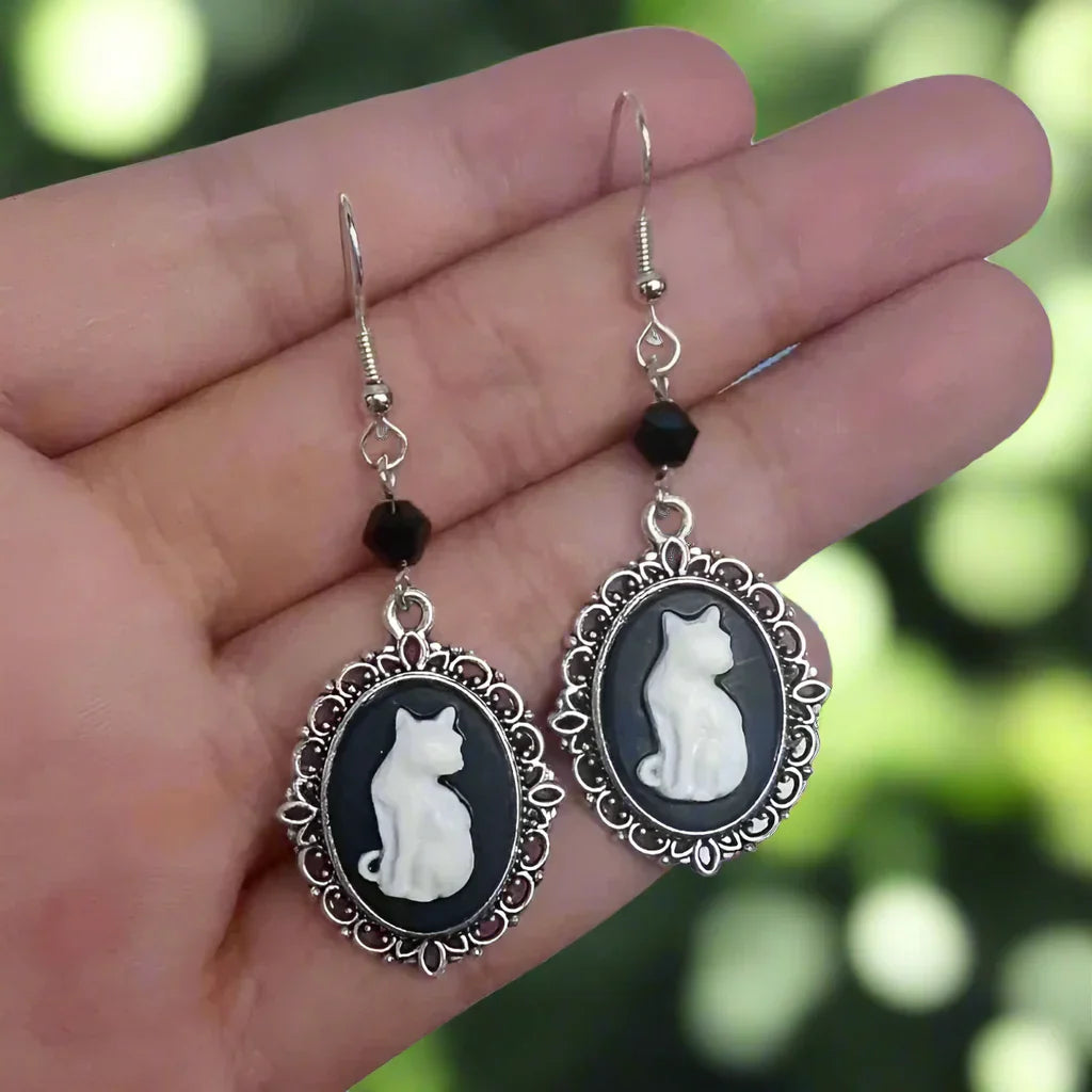 Boucles d'Oreilles Pendantes Chat Blanc Vintage – Bijoux Cadre Argent pour Femmes