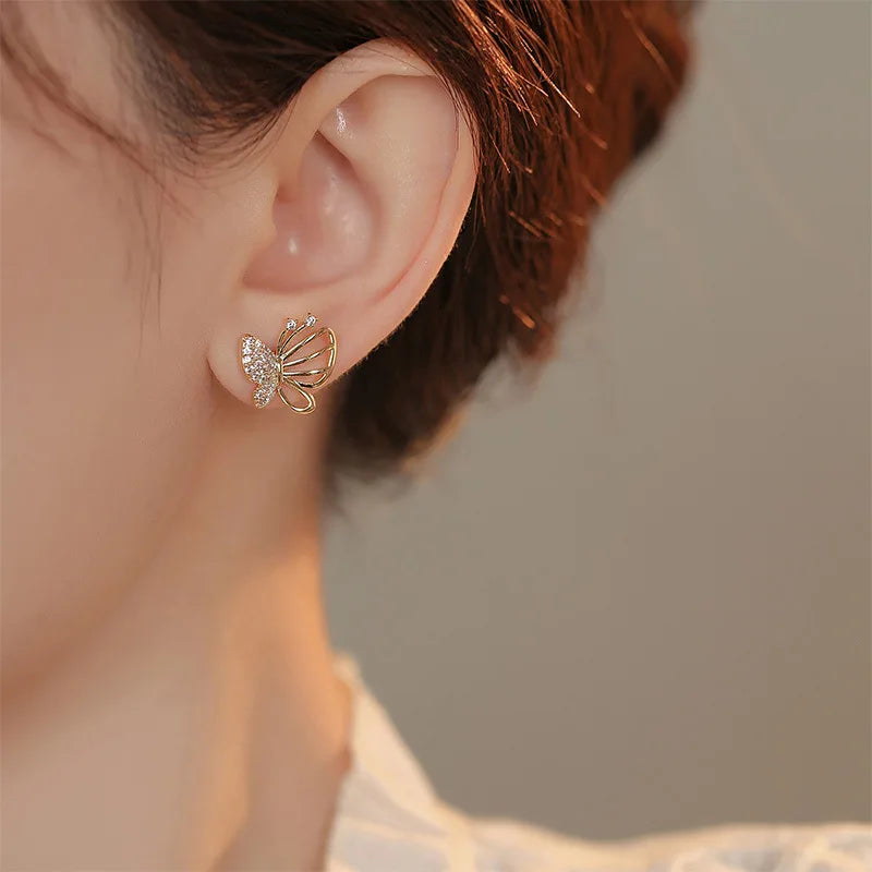 Boucles d'oreilles clous en zircon en forme de papillon élégantes