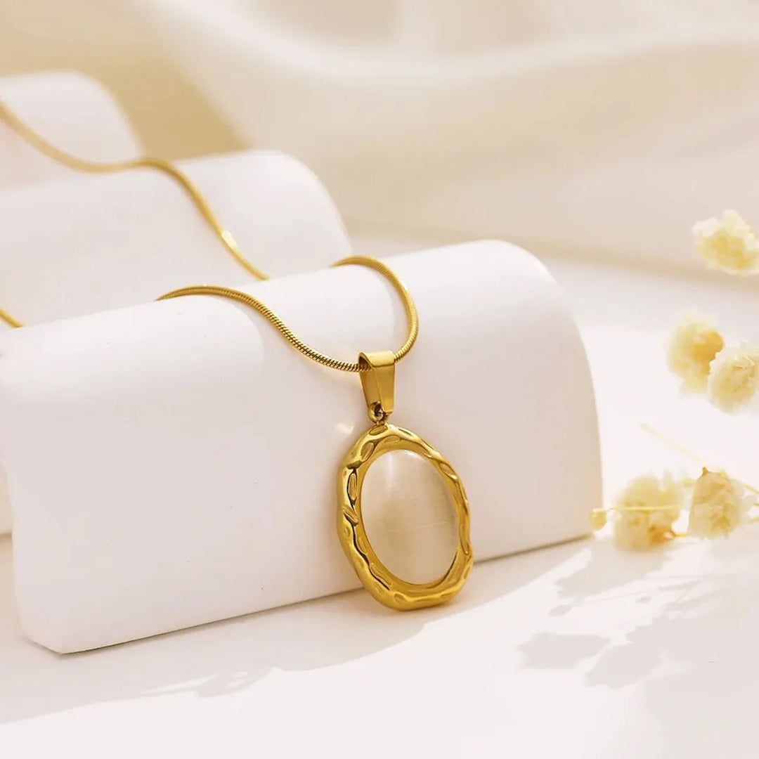 Collier en Or Doré avec Opale Œil de Chat