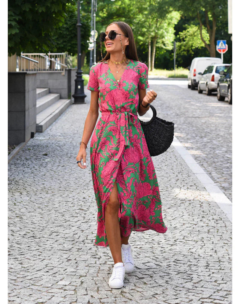 Giada™ | Robe élégante avec décolleté en V et coupe ajustée