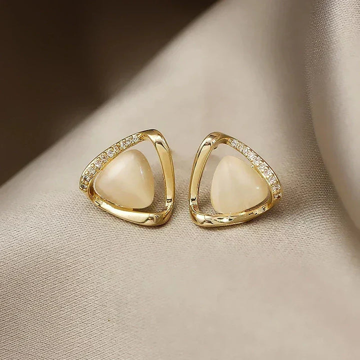 Boucles d'oreilles triangulaires avancées avec opales et cristaux