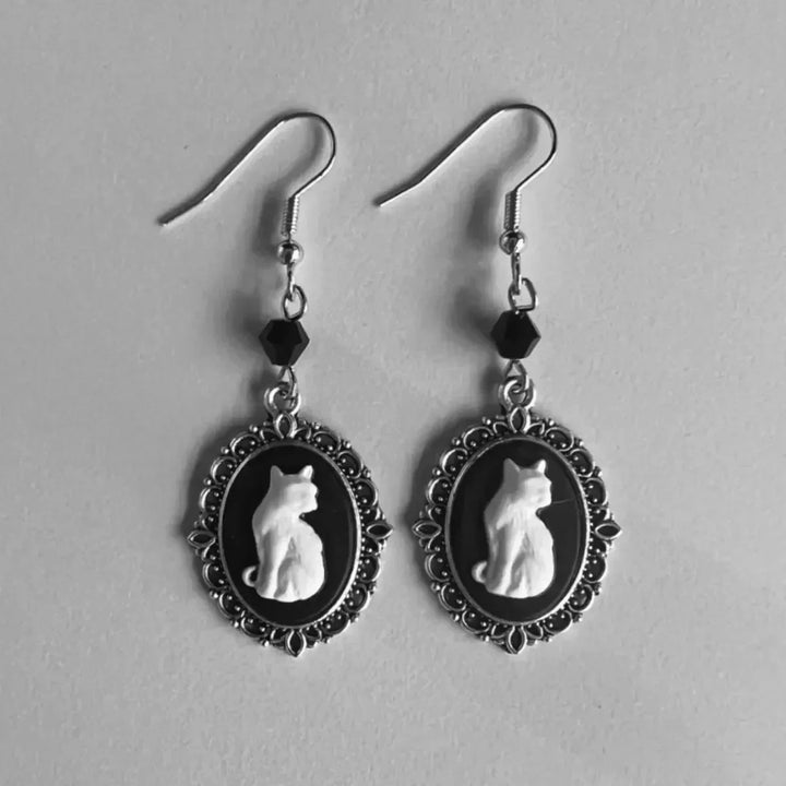 Boucles d'Oreilles Pendantes Chat Blanc Vintage – Bijoux Cadre Argent pour Femmes